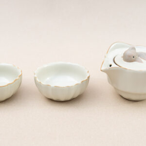 Porcelain Teapot Set with Infuser - Fish Lid, Lucky Cloud Handle & 2 Cups Inteaviva