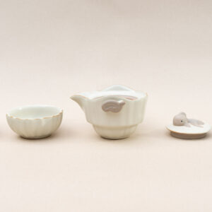 Porcelain Teapot Set with Infuser - Fish Lid, Lucky Cloud Handle & 2 Cups Inteaviva